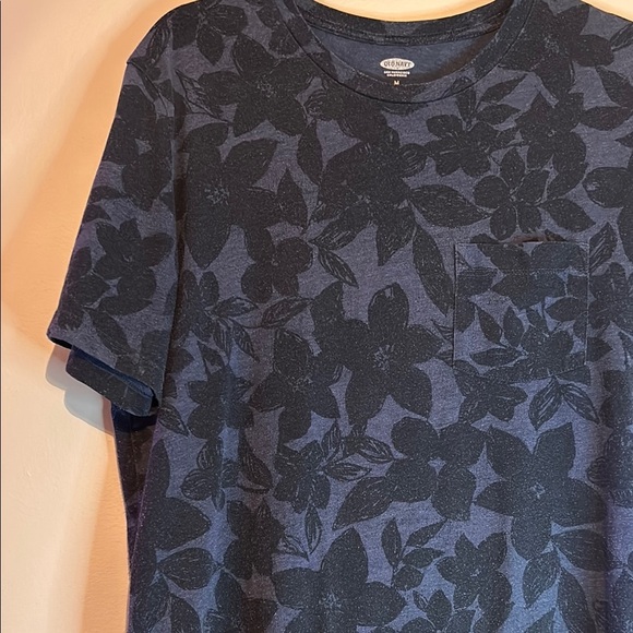 Old Navy Blue and Black Short Sleeve Tee with Geometric Pattern - Picture 9 of 12